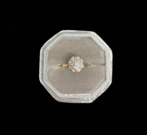 Vintage 18ct star shaped diamond cluster ring