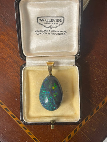 18ct Gold Opal Egg Pendant