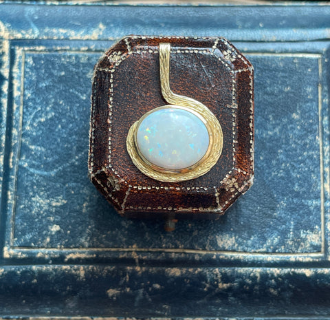 18ct Gold Opal Pendant