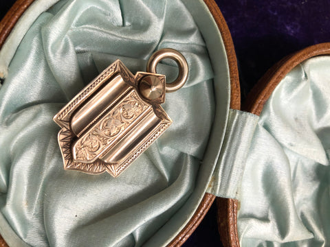 Late Victorian 9ct locket