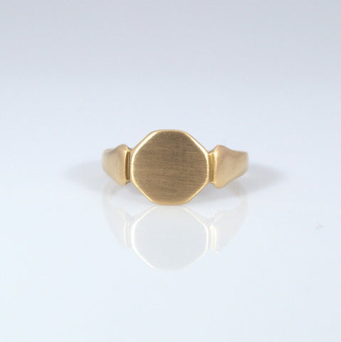 Victorian 18ct Gold octagon signet ring hallmarked for 1849 - Ishy Antiques