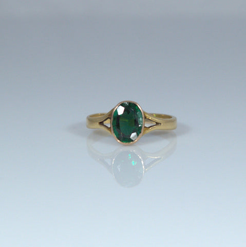 Green stone 18ct Gold Ring - Ishy Antiques