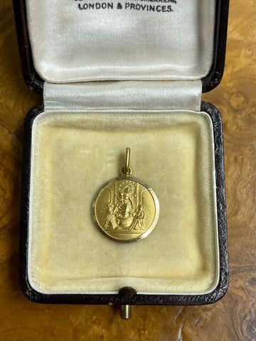 18ct Gold Ave Maria Holy Pendant