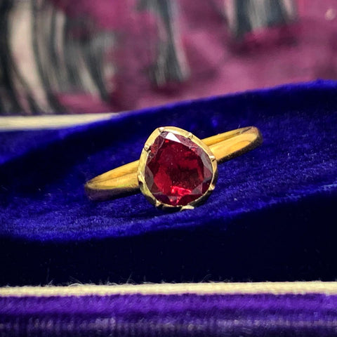 18ct gold Garnet Ring