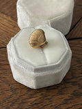 Vintage 18ct gold Shell charm