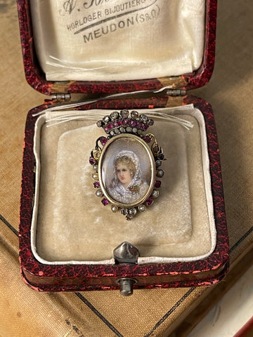 Victorian Crowned Portrait Brooch
