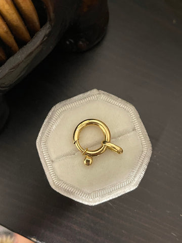 18ct Gold Vintage Bolt Clasp