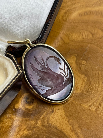 18ct Gold Swan Intaglio Pendant