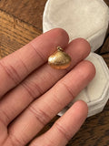 Vintage 18ct gold Shell charm