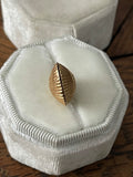 Vintage 18ct gold Shell charm